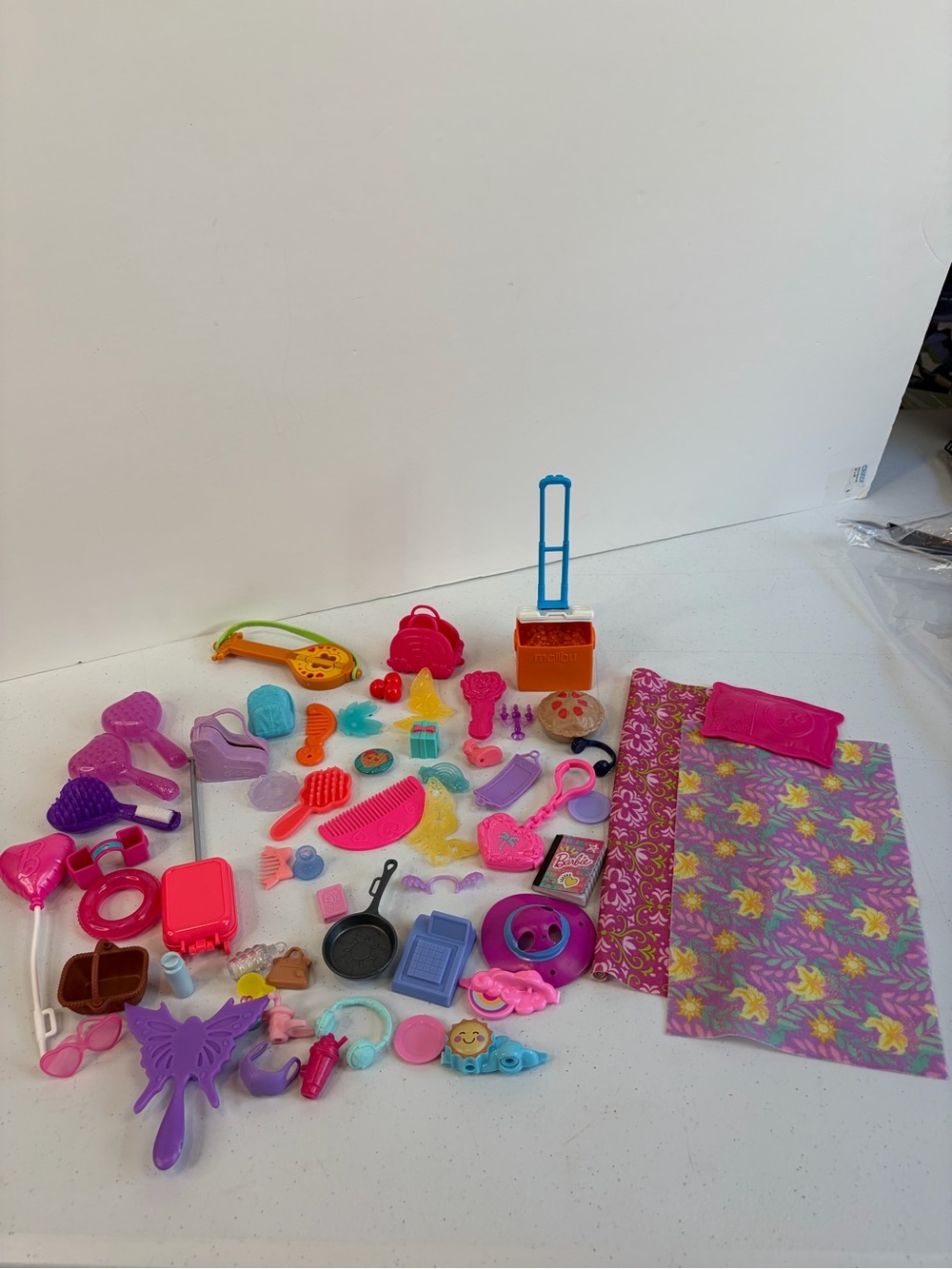 Vintage 90s Barbie Doll House Acessories Parts Pieces Kitchen Bed Hat Luggage